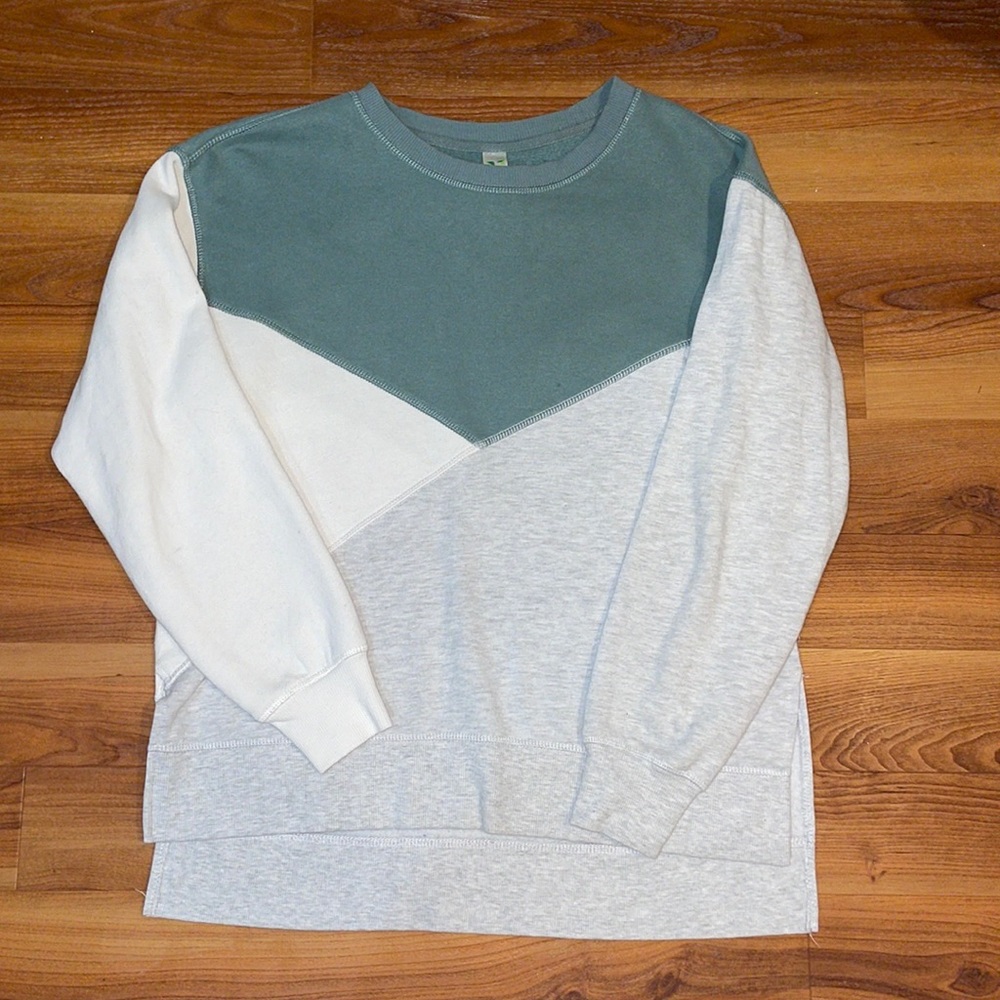 Color Block Crew Neck